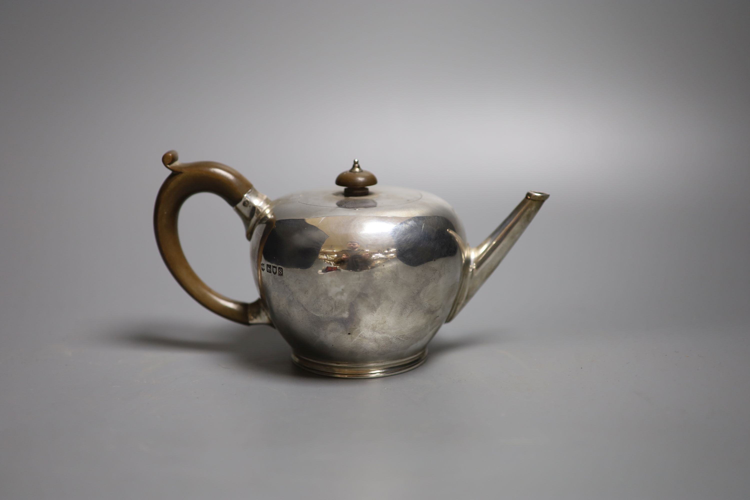 A George V silver bullet shaped teapot, Thomas Bradbury & Sons, London, 1913, gross 13.5oz.